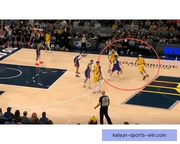 小内姆布哈德球鞋被踩掉后迅速捡起举起干扰投篮遭判技术犯规